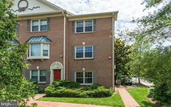 1869 N Adams St, ARLINGTON, VA 22201