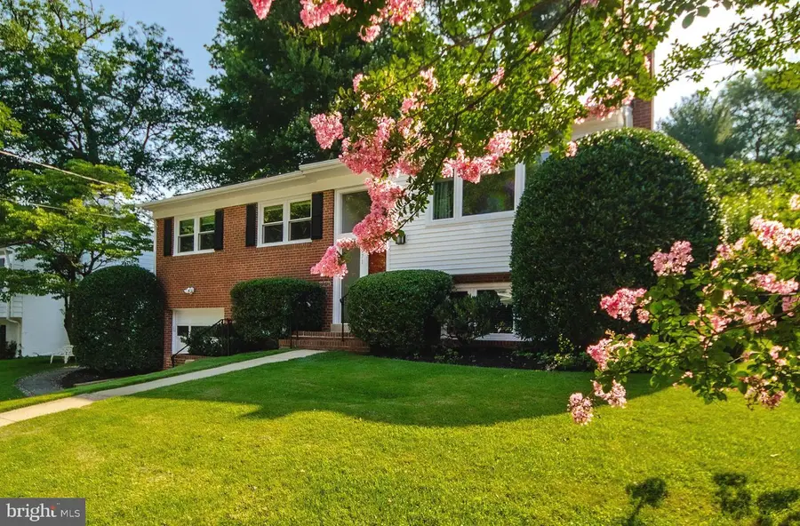 971 N Rochester St, Arlington, VA 22205 - #2