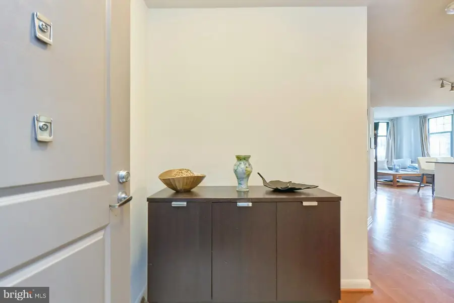 1021 N Garfield St #109, Arlington, VA 22201 - #3