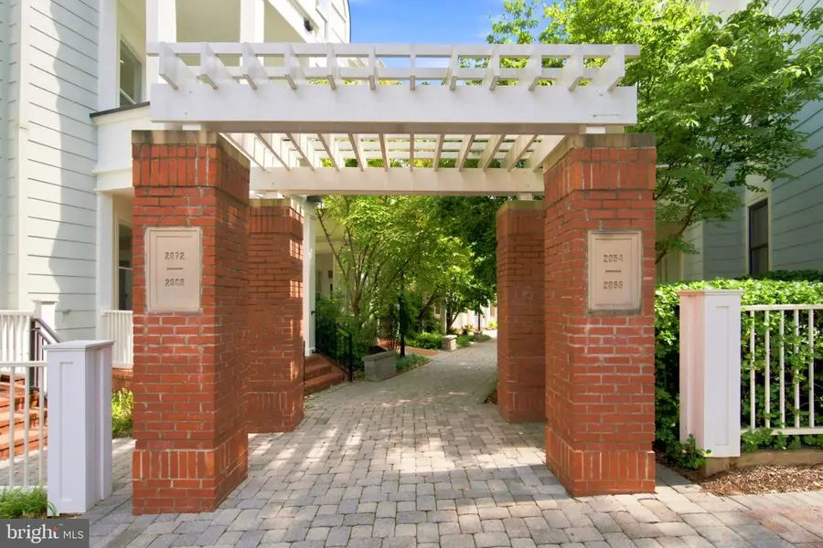 2074 N Oakland St, Arlington, VA 22207 - #2