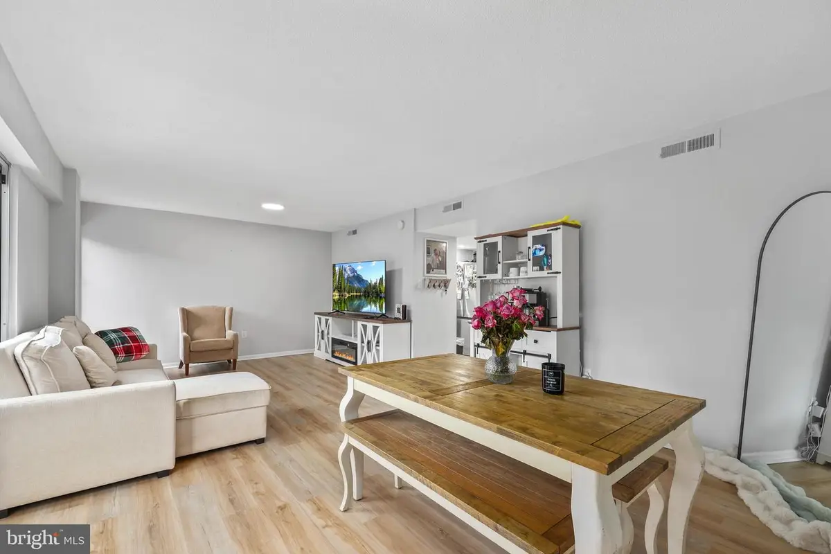 1300 Army Navy Dr #320, Arlington, VA 22202 - #1