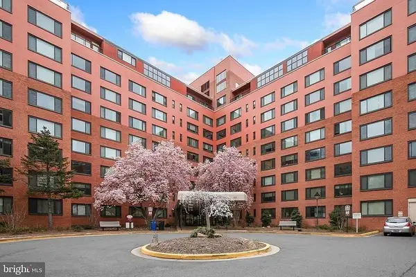 1111 Arlington Blvd #602, ARLINGTON, VA 22209