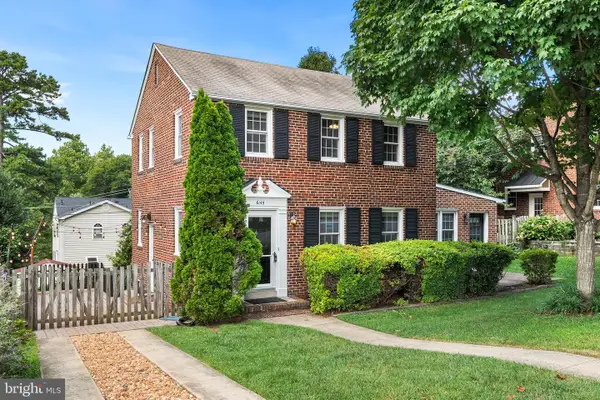 6145 12th St N, ARLINGTON, VA 22205