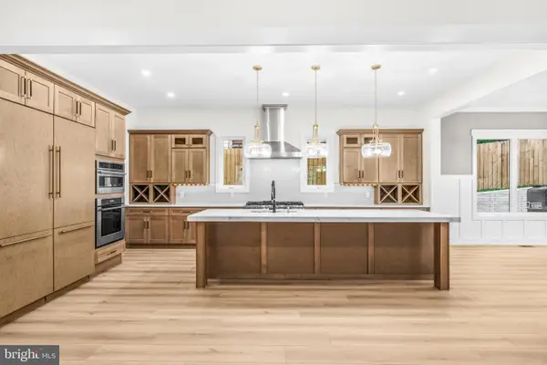 1905 N Taylor St, ARLINGTON, VA 22207