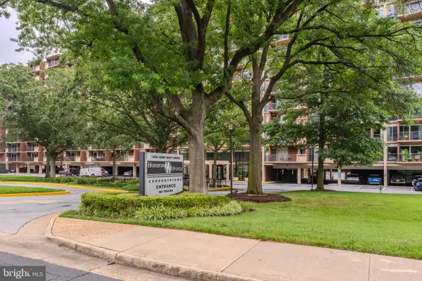 1300 Army Navy Dr #118, ARLINGTON, VA 22202