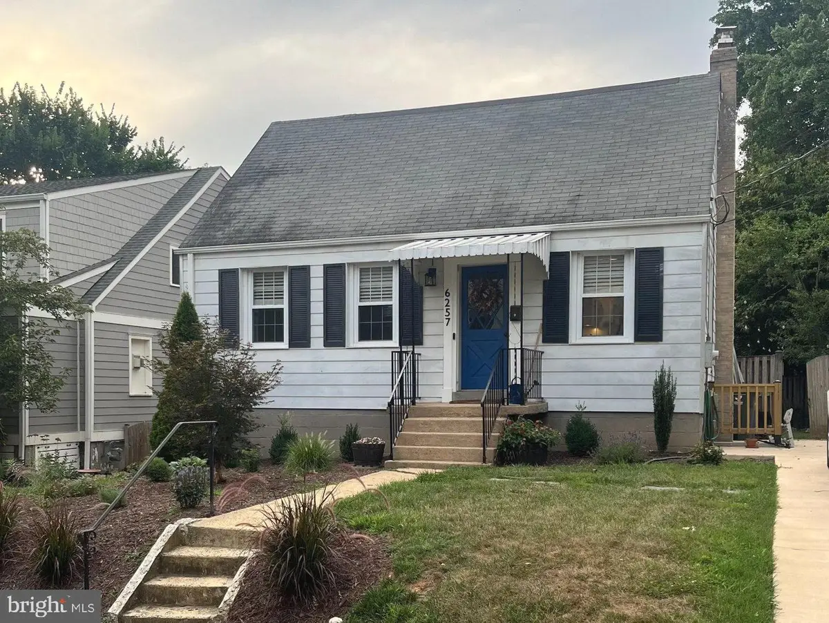 6257 18th St N, Arlington, VA 22205 - #1