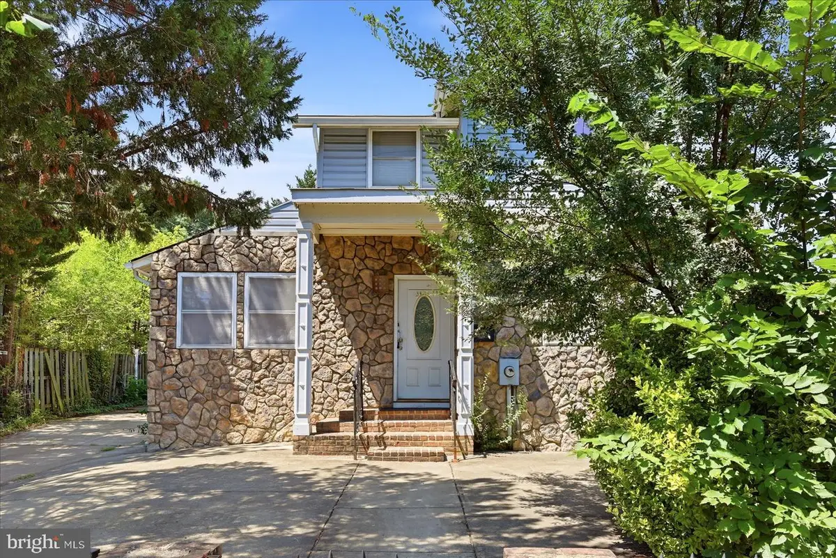 2500 S Eads St, Arlington, VA 22202 - #1