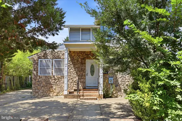 2500 S Eads St, ARLINGTON, VA 22202
