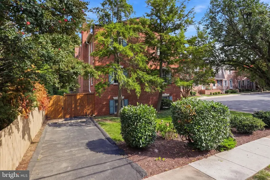 2133 N Lincoln St, Arlington, VA 22207 - #2