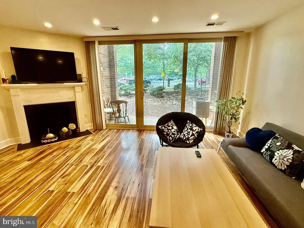 1605 S Hayes St #1, Arlington, VA 22202 - #1