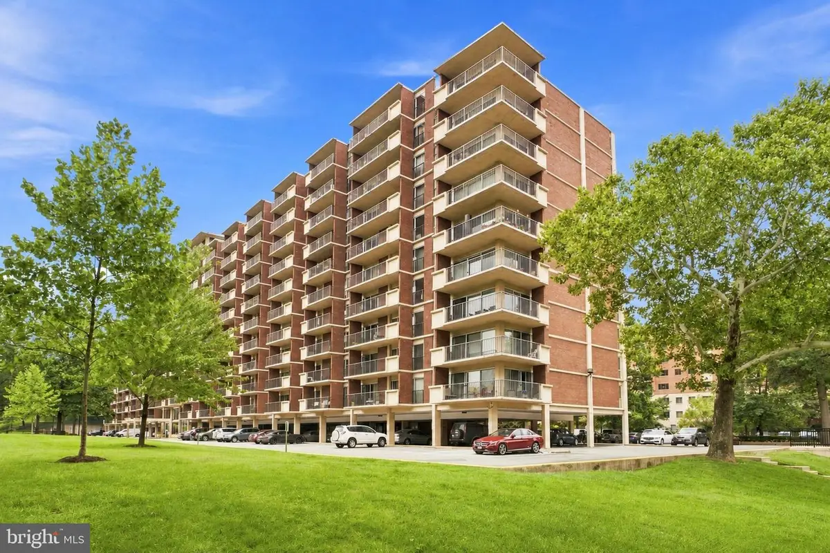 1300 Army Navy Dr #102, Arlington, VA 22202 - #1
