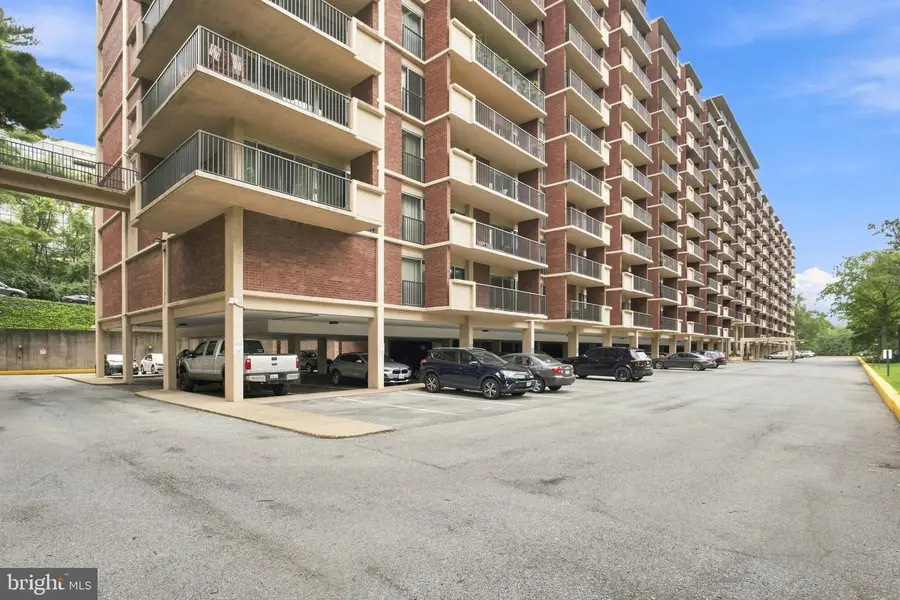 1300 Army Navy Dr #102, Arlington, VA 22202 - #3