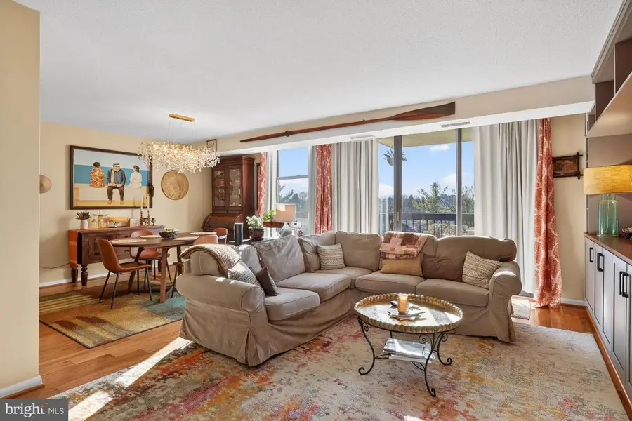 1016 S Wayne St #302, Arlington, VA 22204 - #3