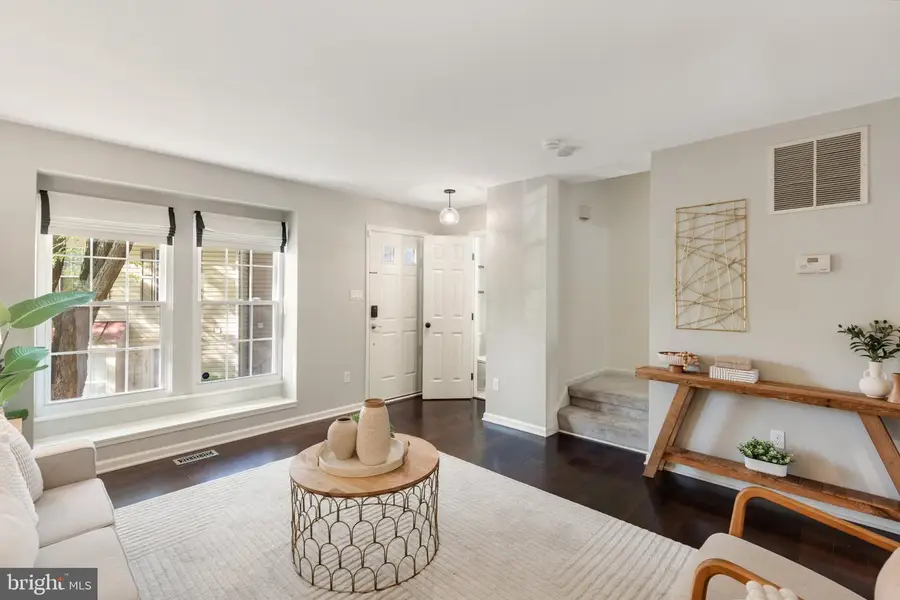 3025 22nd St S, Arlington, VA 22204 - #3