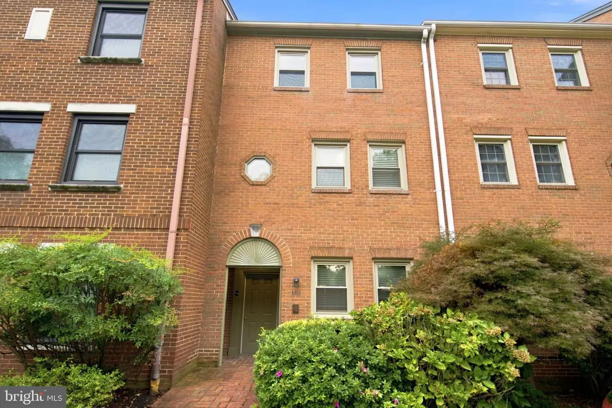 2413 9th St S, Arlington, VA 22204 - #1