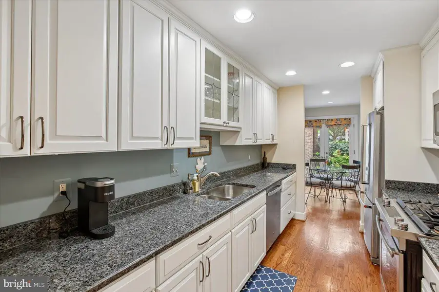 2467 N Wakefield Ct, Arlington, VA 22207 - #2