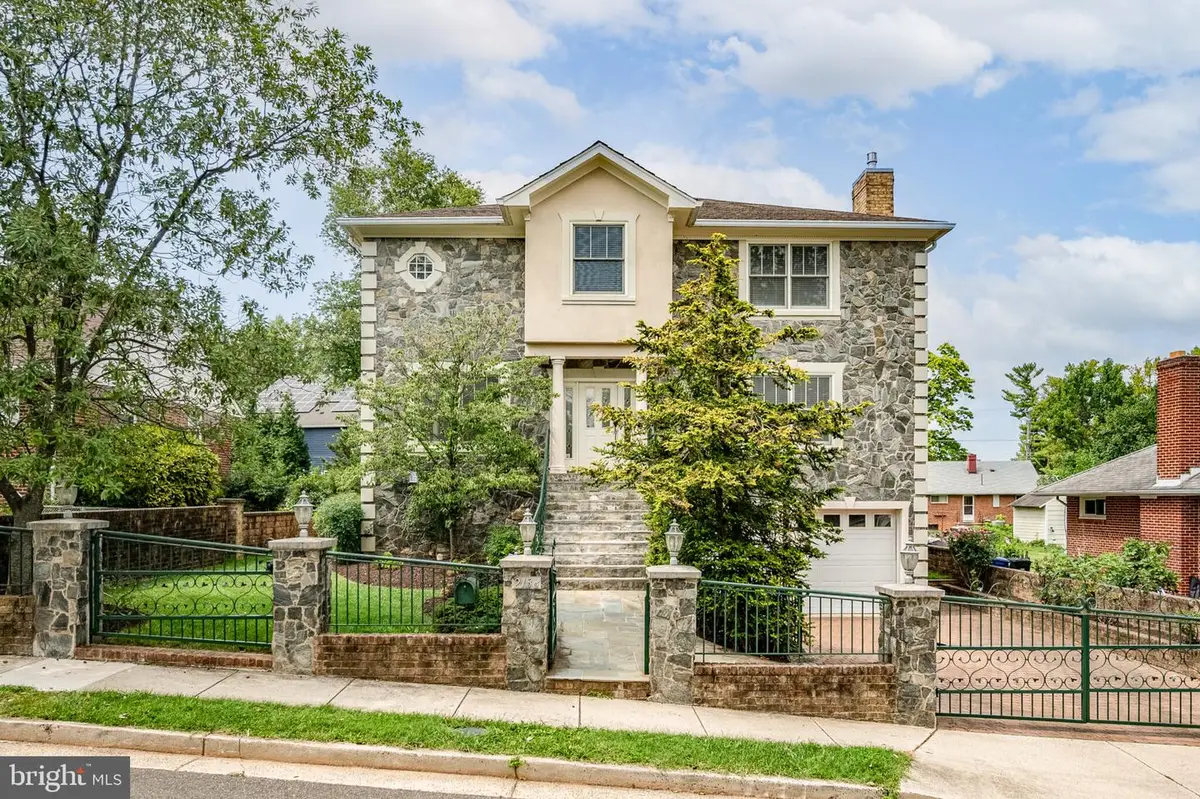 2138 Patrick Henry Dr, Arlington, VA 22205 - #1