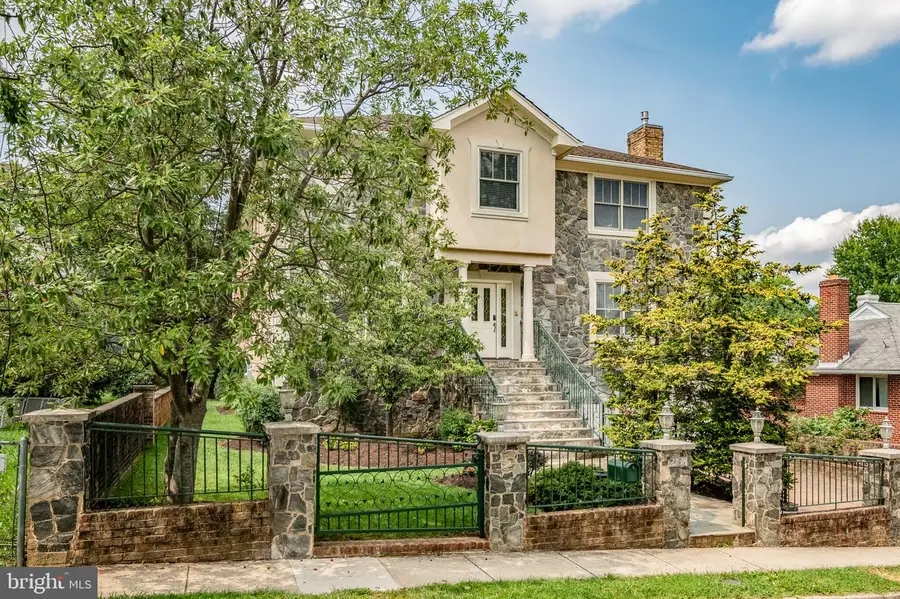 2138 Patrick Henry Dr, Arlington, VA 22205 - #2