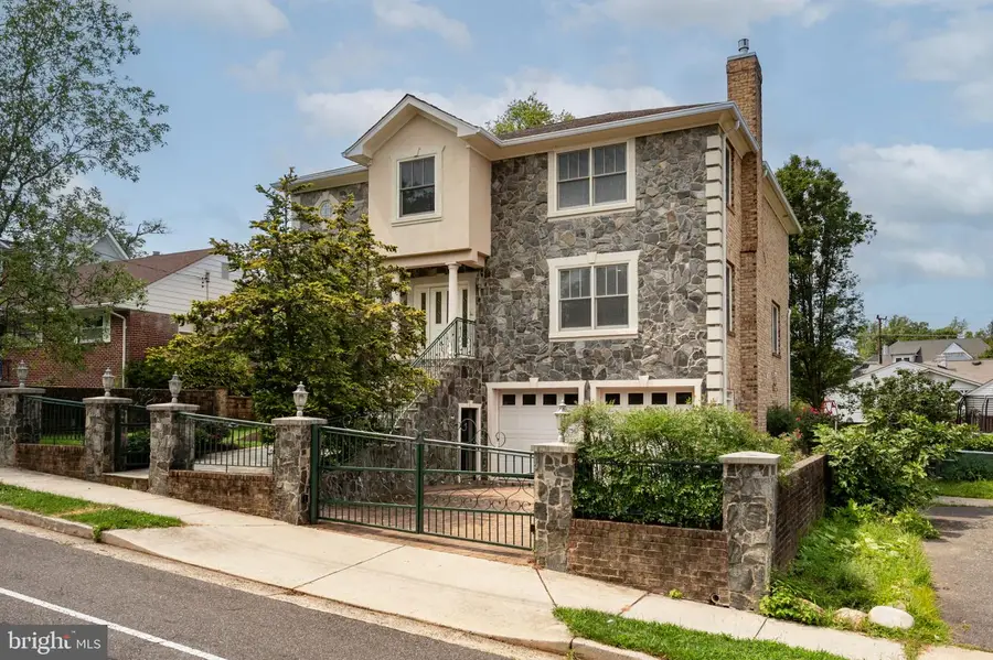 2138 Patrick Henry Dr, Arlington, VA 22205 - #3