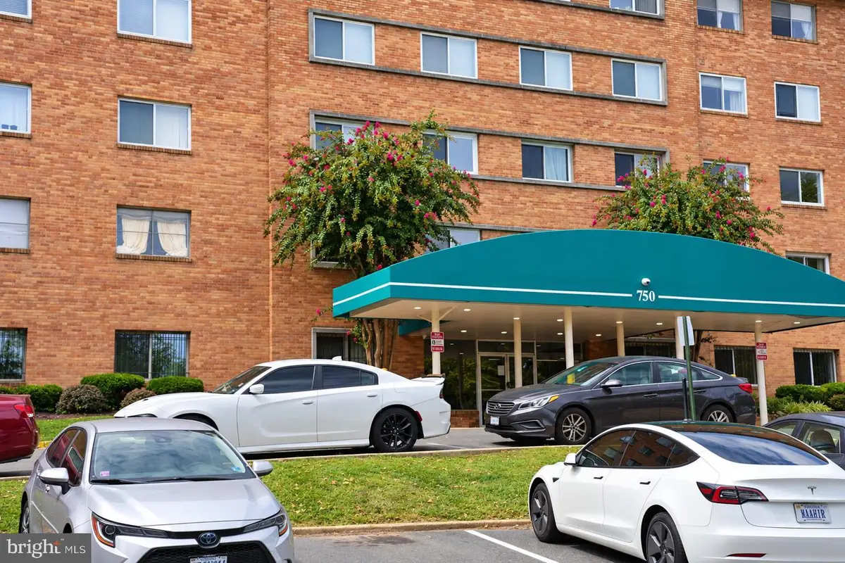 750 S Dickerson St #103, Arlington, VA 22204 - #1