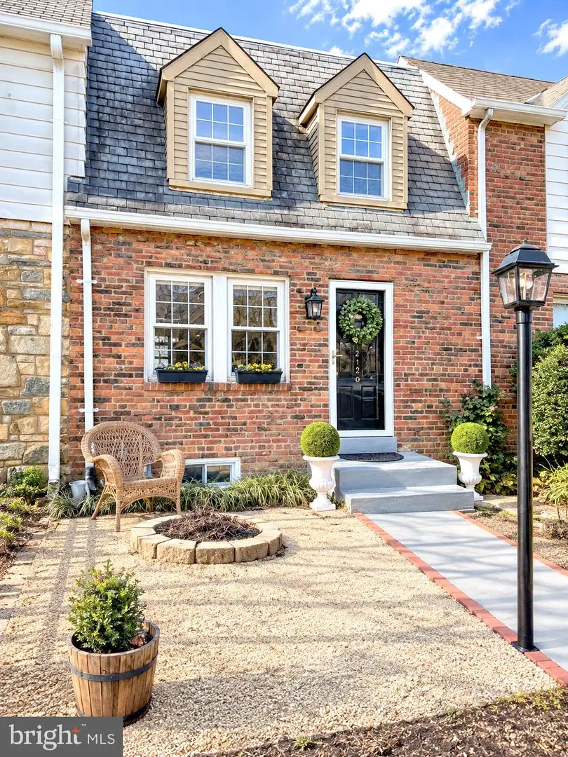 2120 N Brandywine St, Arlington, VA 22207 - #1