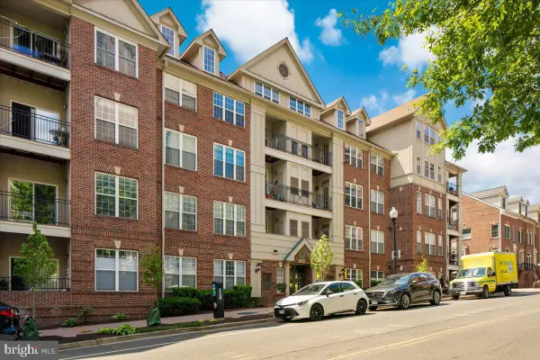 2330 14th St N #207, ARLINGTON, VA 22201