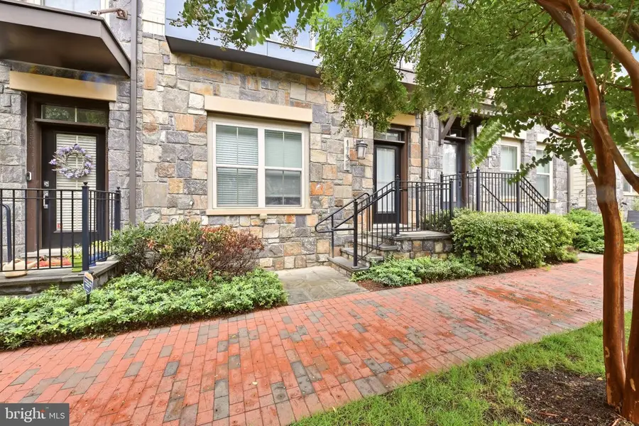 1739 13th St S, Arlington, VA 22204 - #2