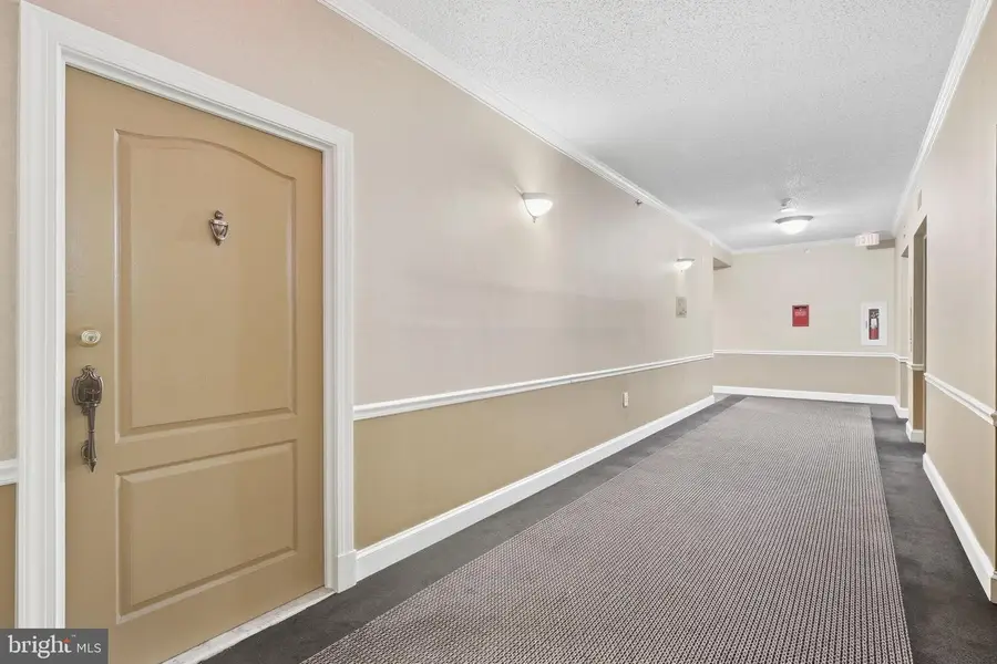 1211 S Eads St #405, Arlington, VA 22202 - #3
