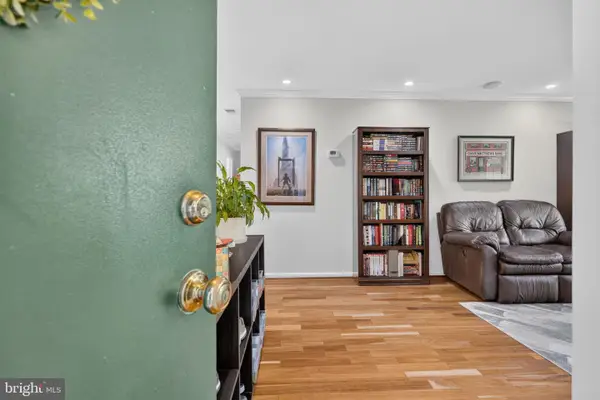 2050 N Calvert St #404, ARLINGTON, VA 22201