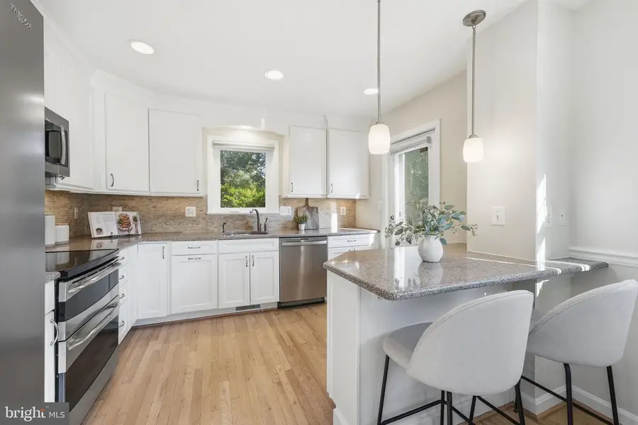 6111 11th St N, Arlington, VA 22205 - #2