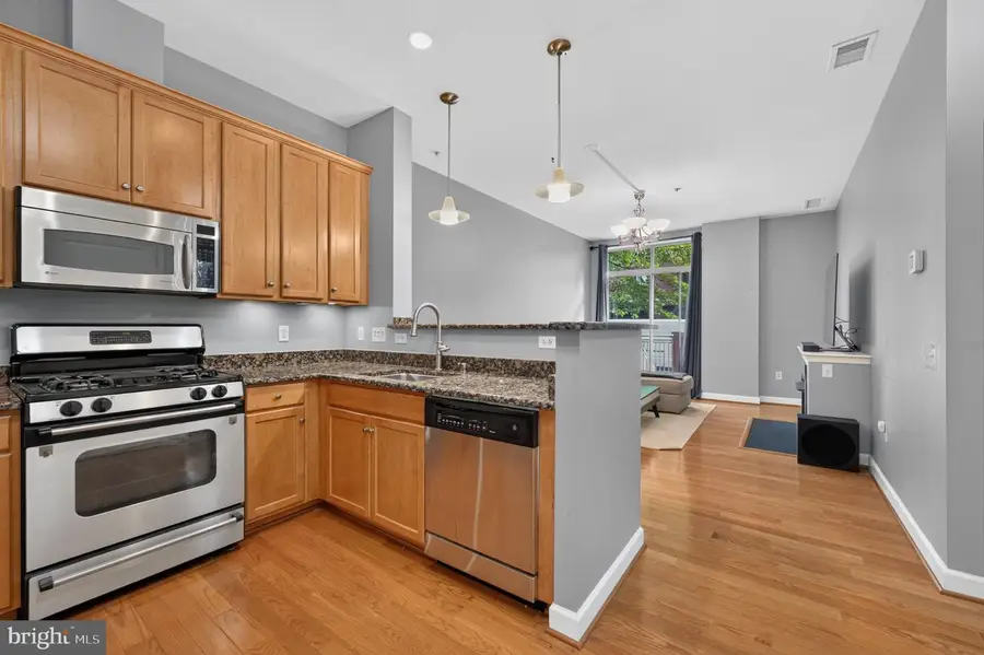 1000 N Randolph St #105, Arlington, VA 22201 - #3