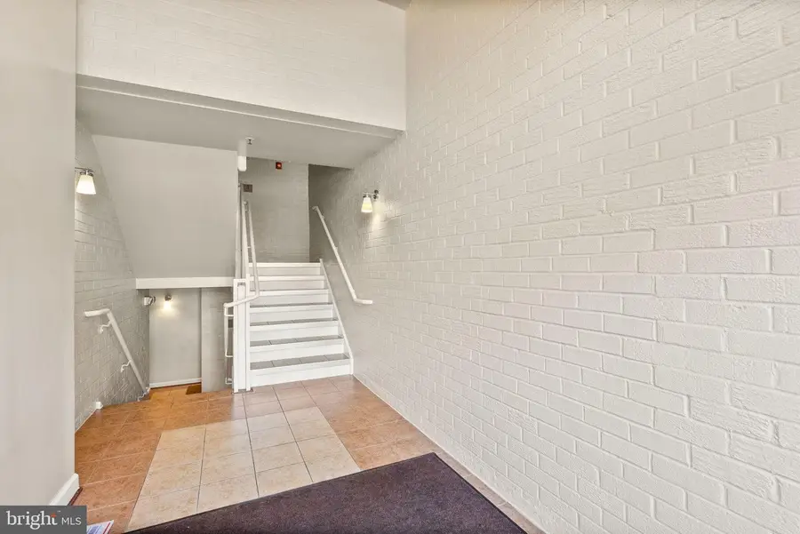 4089 S Four Mile Run Dr #201, Arlington, VA 22204 - #3