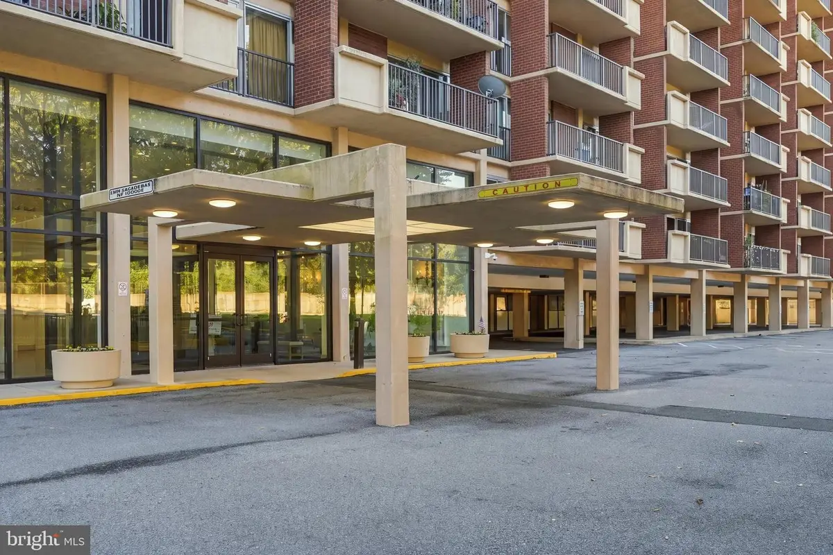 1300 Army Navy Dr #805, Arlington, VA 22202 - #1