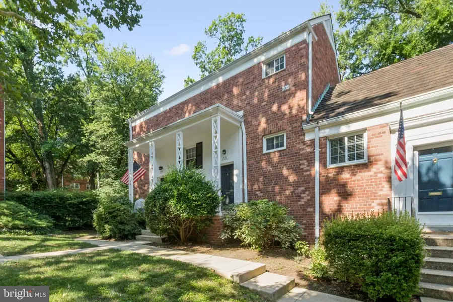 3576 Martha Custis Dr, Alexandria, VA 22302 - Image #2