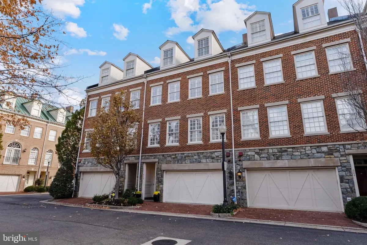 602 Fords Landing Way, Alexandria, VA 22314 - #1