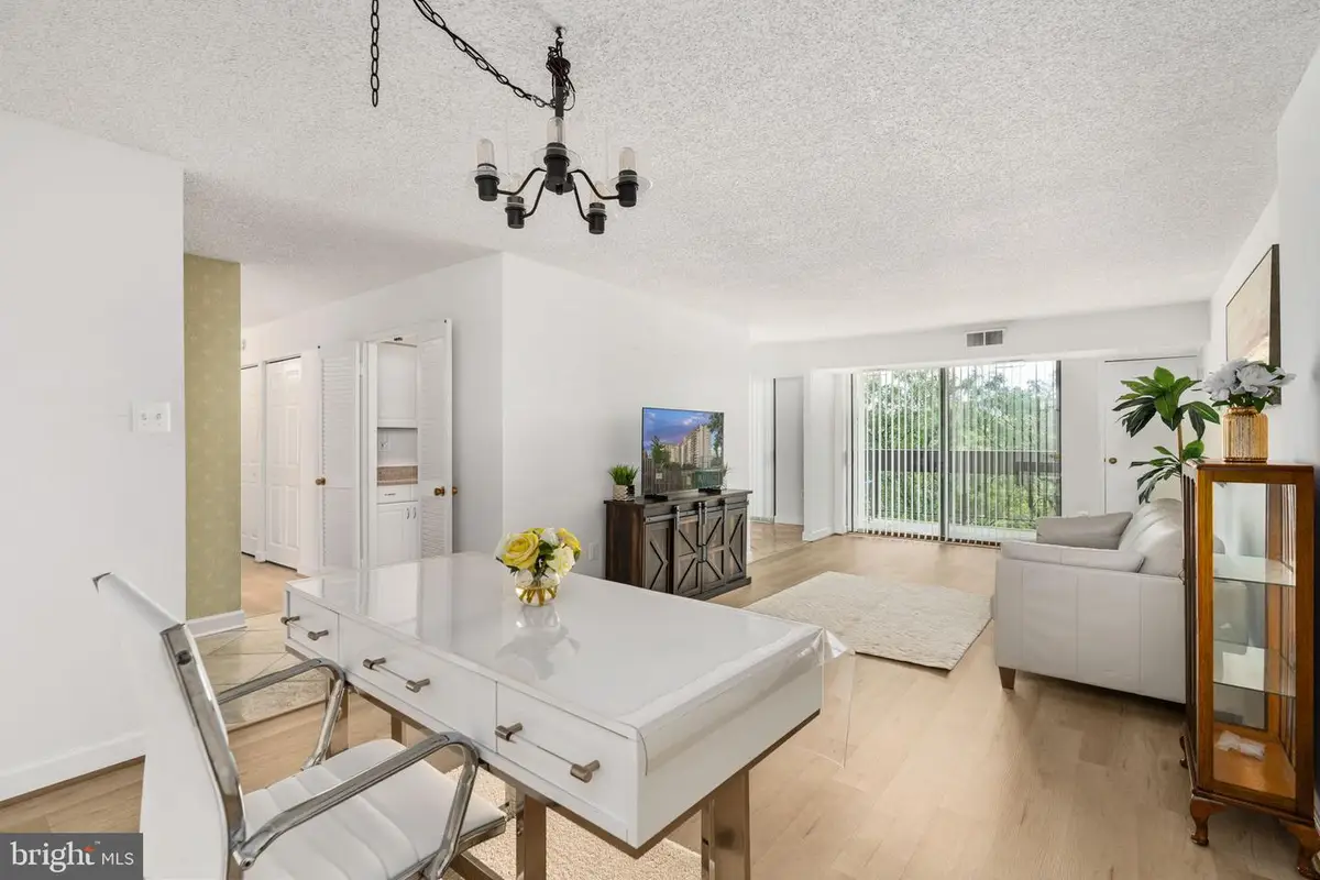 5300 Holmes Run Pkwy #506, Alexandria, VA 22304 - Image #1