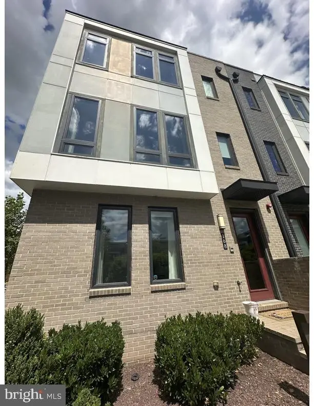 168 Ike Dr, Alexandria, VA 22314 - Image #1