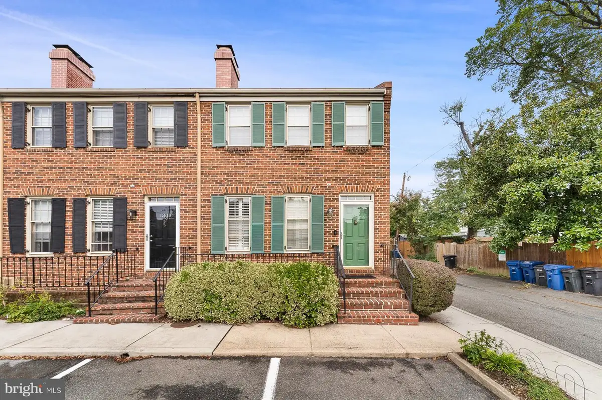 1310 Seaport Ln, Alexandria, VA 22314 - Image #1