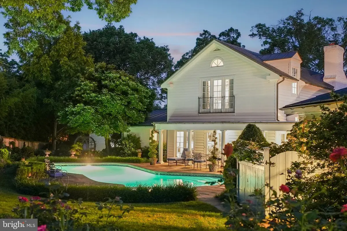 320 1/2 Mansion Dr, Alexandria, VA 22302 - Image #1