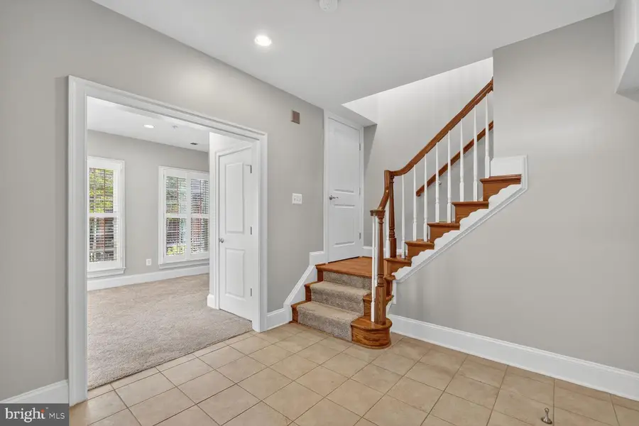 1808 Potomac Greens Dr, Alexandria, VA 22314 - Image #3