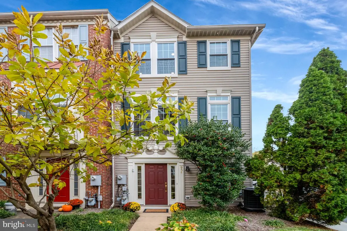 954 Harrison Cir, Alexandria, VA 22304 - #1