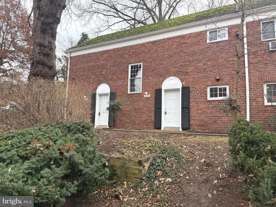 3492 Martha Custis Dr, Alexandria, VA 22302 - Image #2