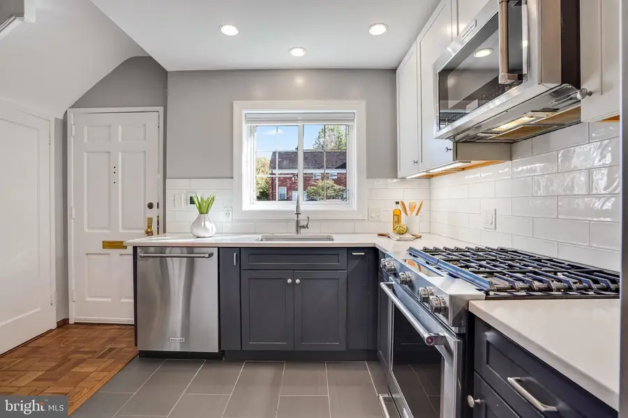 3606 Greenway Pl, Alexandria, VA 22302 - Image #2