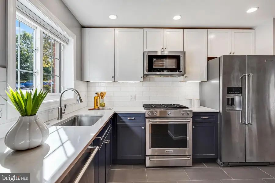 3606 Greenway Pl, Alexandria, VA 22302 - Image #3