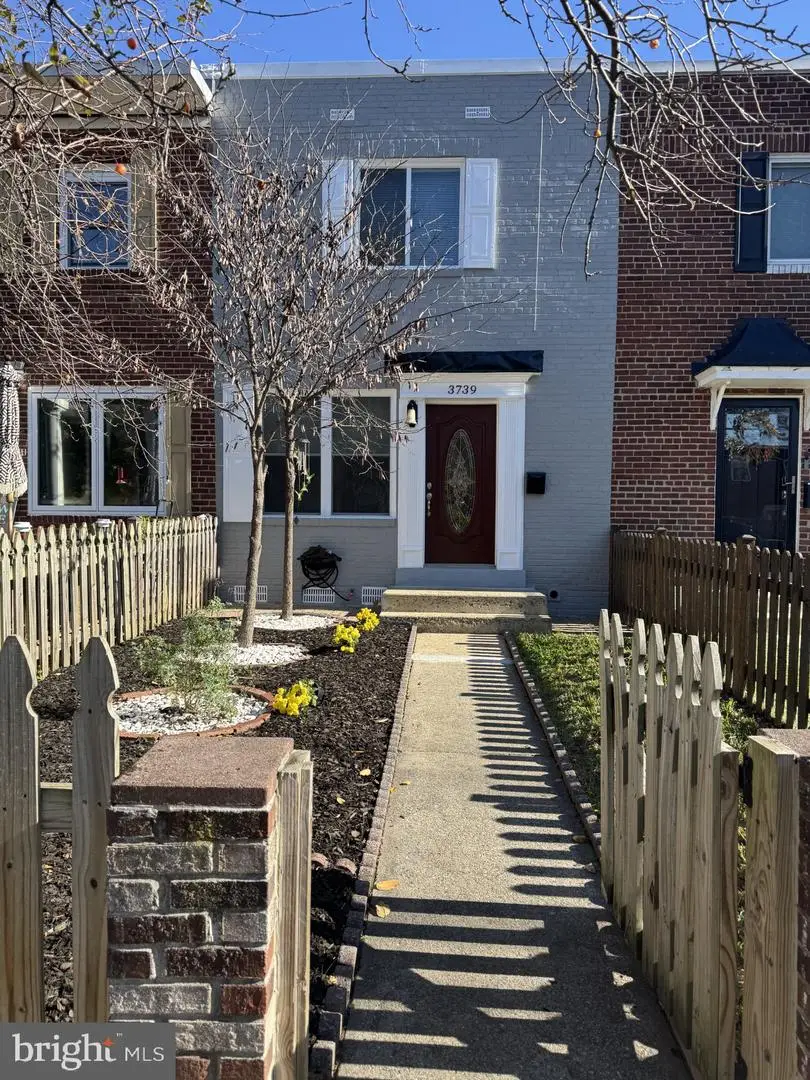 3739 Mark Dr, Alexandria, VA 22305 - Image #1