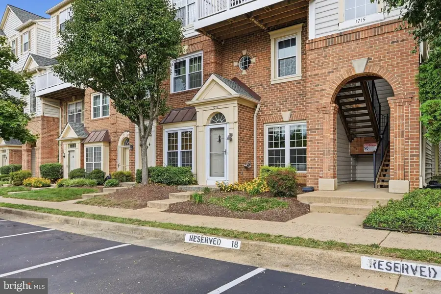 1717 Braddock Pl, Alexandria, VA 22302 - #2