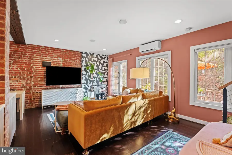 1028 Valley Dr, Alexandria, VA 22302 - Image #3