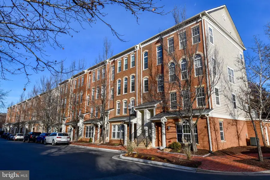 5087 Donovan Dr, Alexandria, VA 22304 - Image #2