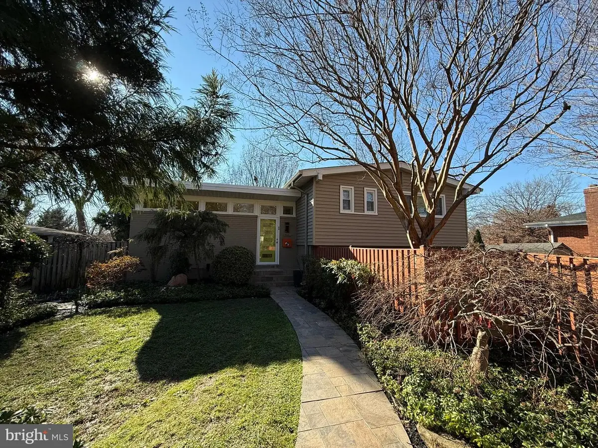 5004 Regency Pl, Alexandria, VA 22304 - Image #1