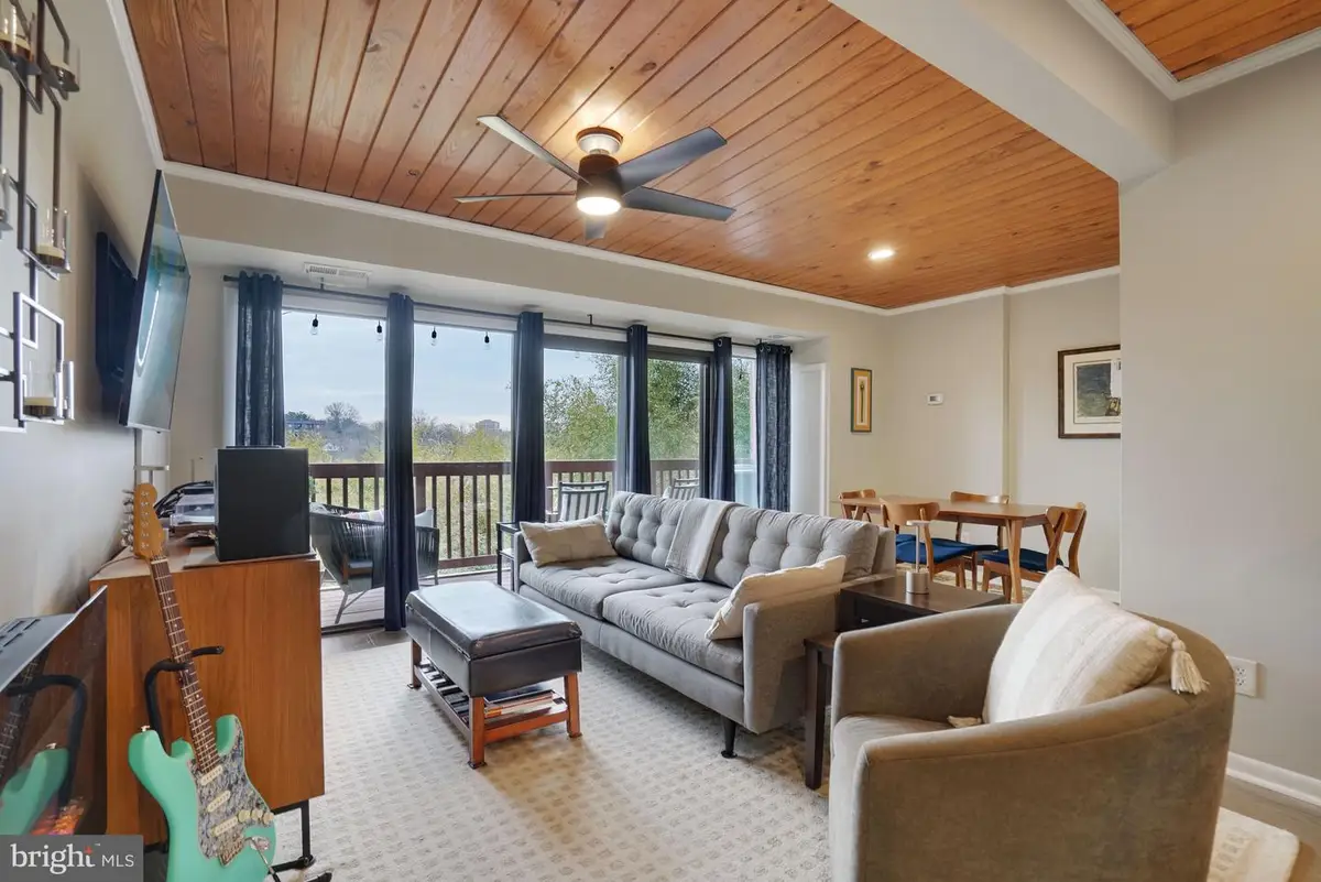 53 Skyhill Rd #302, Alexandria, VA 22314 - Image #1